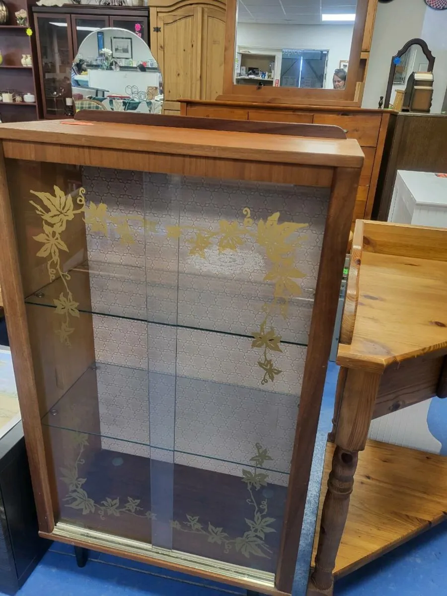 North West Hospice Charity Shop vintage display un - Image 1