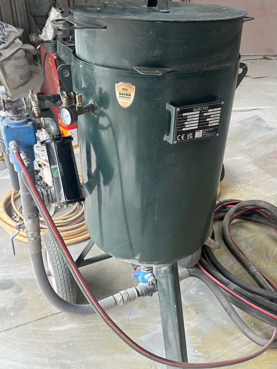 Applied 140L Blasting Pot & PPE - Image 2