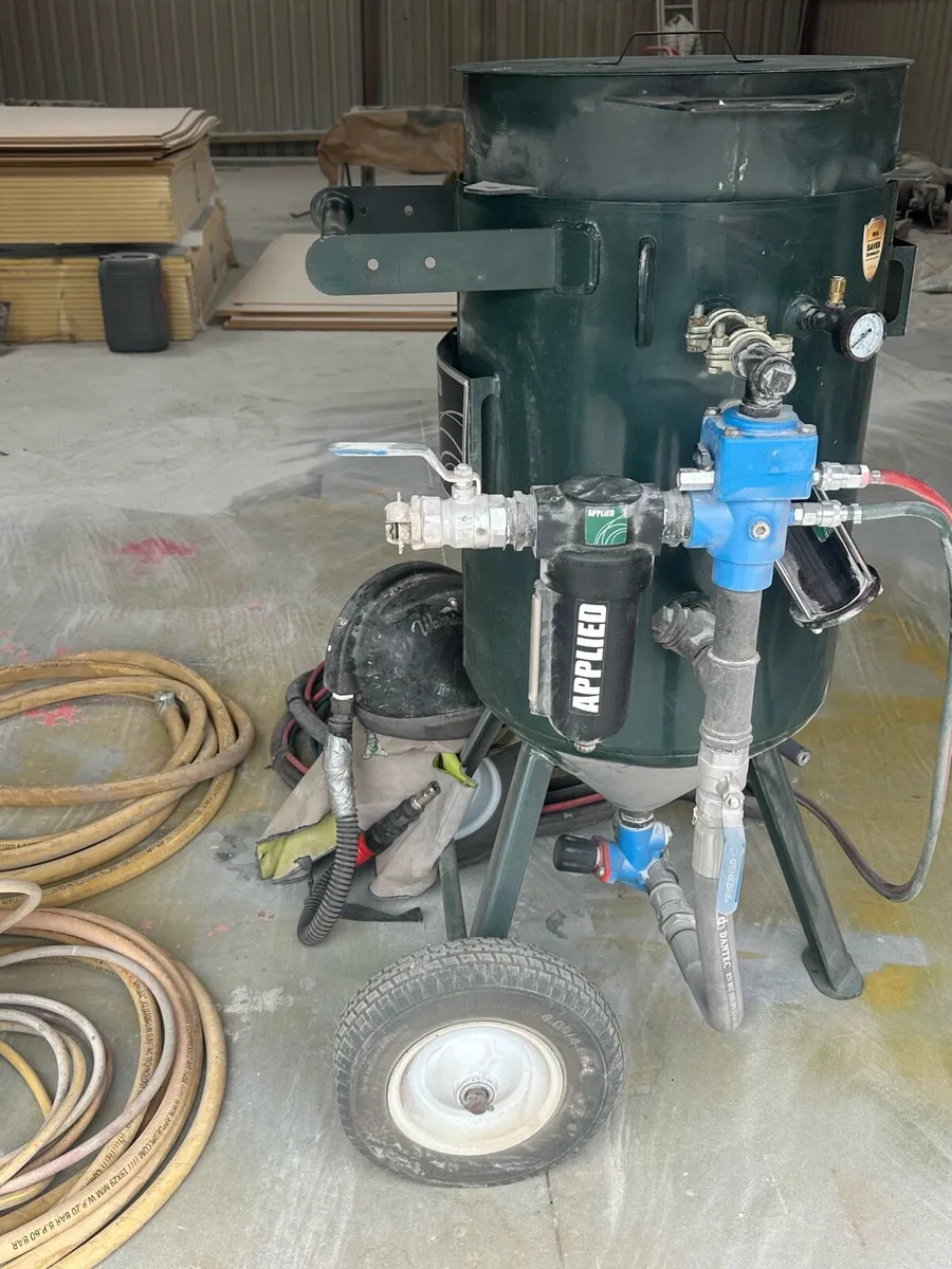 Applied 140L Blasting Pot & PPE - Image 3