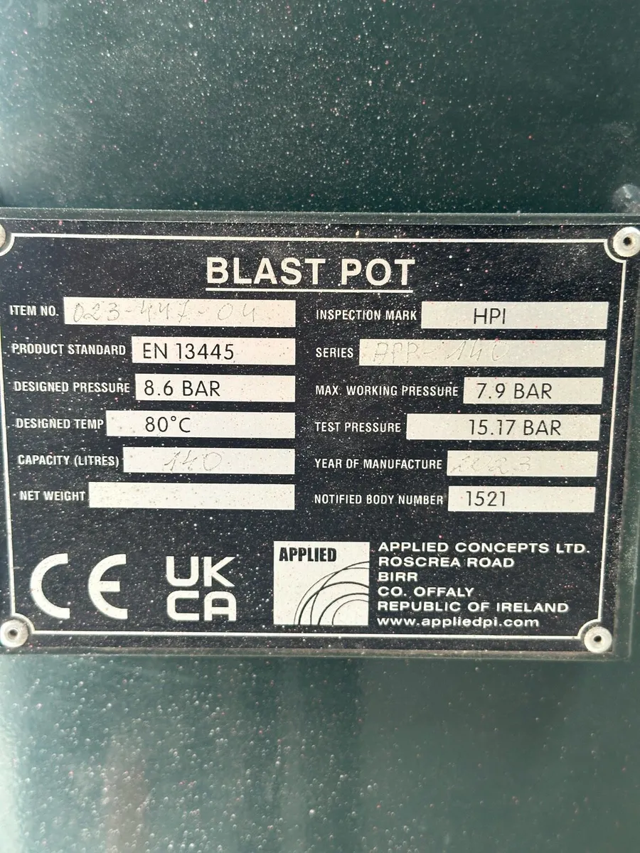 Applied 140L Blasting Pot & PPE - Image 4