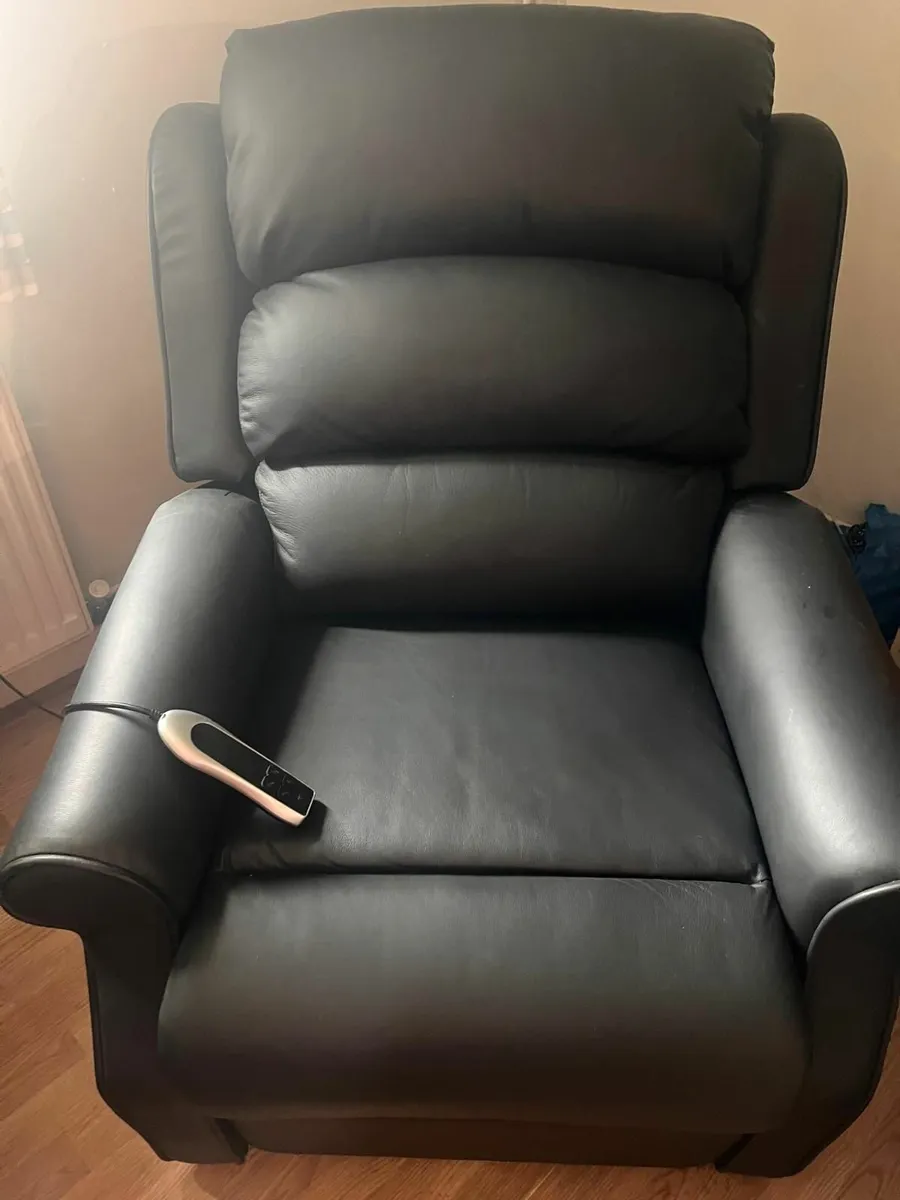 Electric recliner chair - Image 1
