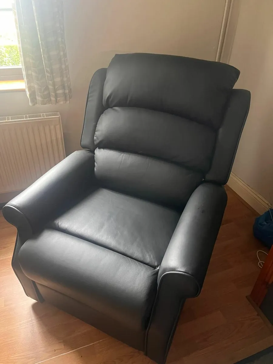 Electric recliner chair - Image 2