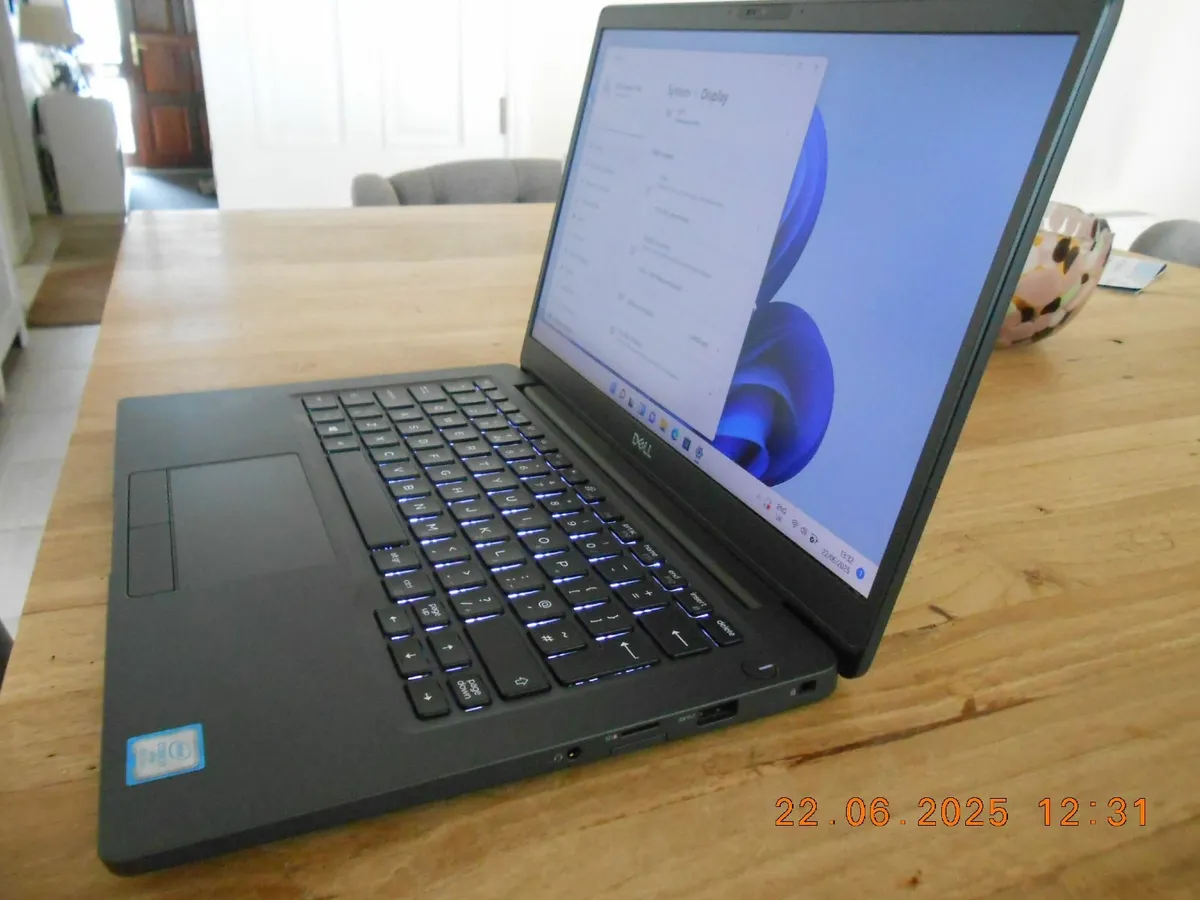 Intel i7 16GB Ram Dell Latitude 7300 Laptop Win11 - Image 2