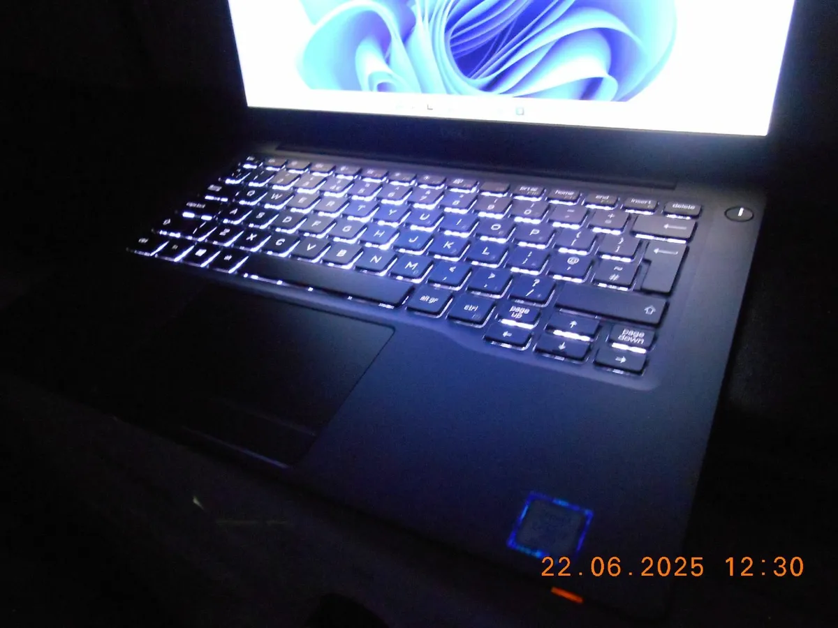 Intel i7 16GB Ram Dell Latitude 7300 Laptop Win11 - Image 4