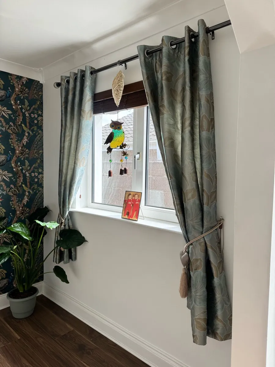 Curtains - Image 1