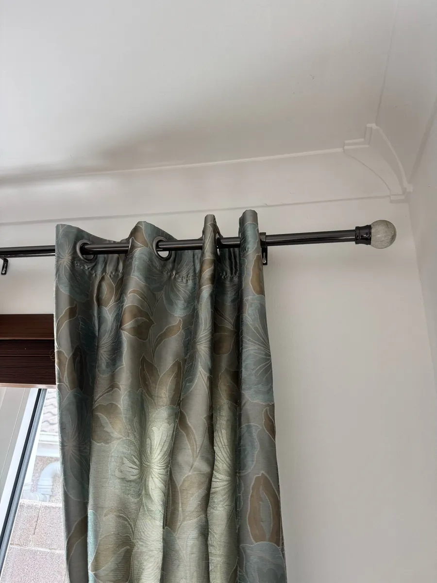 Curtains - Image 2
