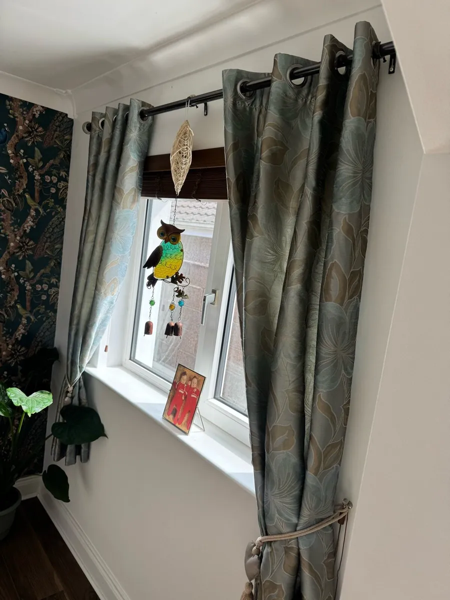 Curtains - Image 3