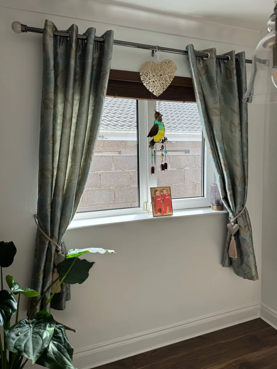 Curtains - Image 4