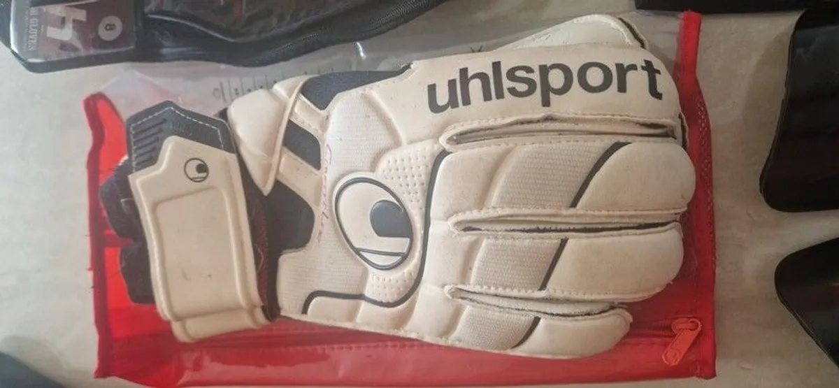 Goalkeeper Gloves & clothing - Image 2