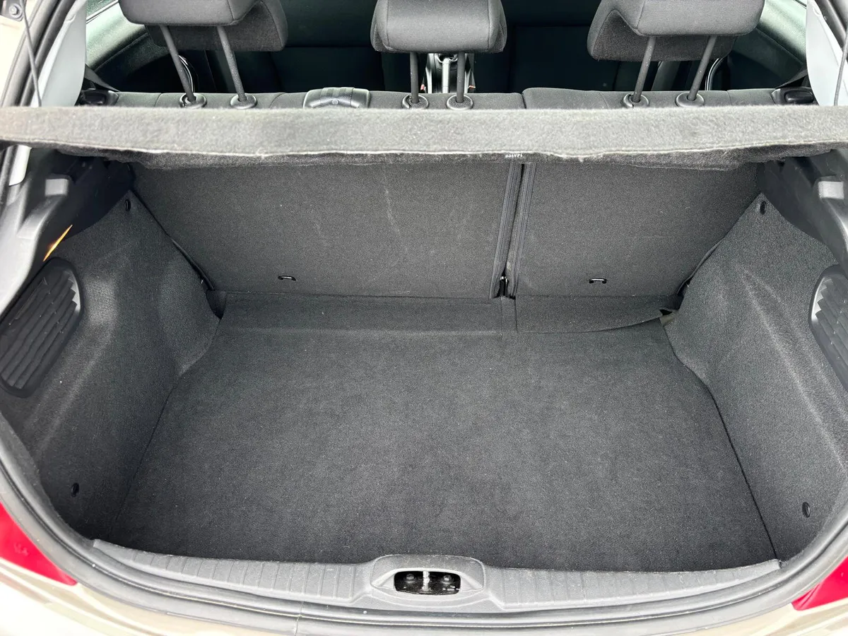 Peugeot 208 2015 - Image 4