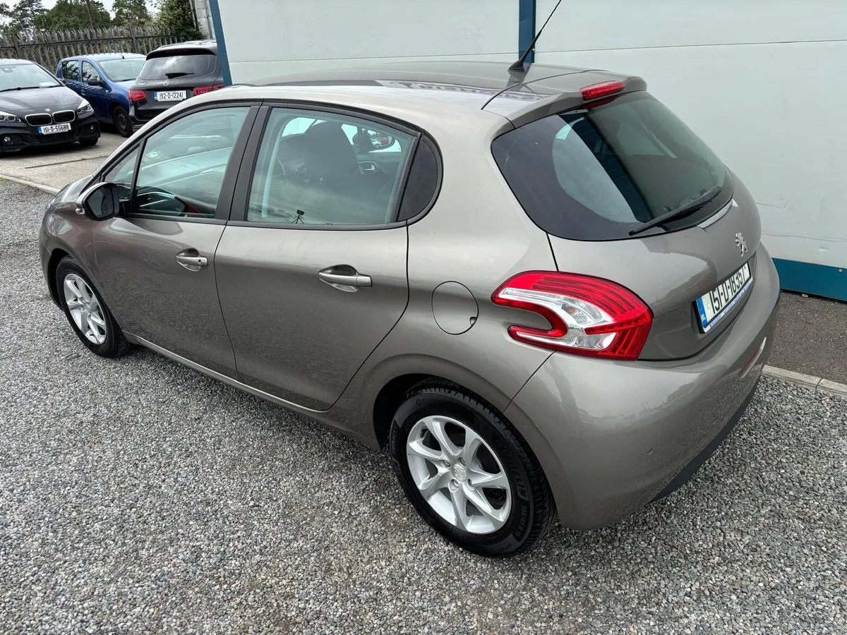 Peugeot 208 2015 - Image 3