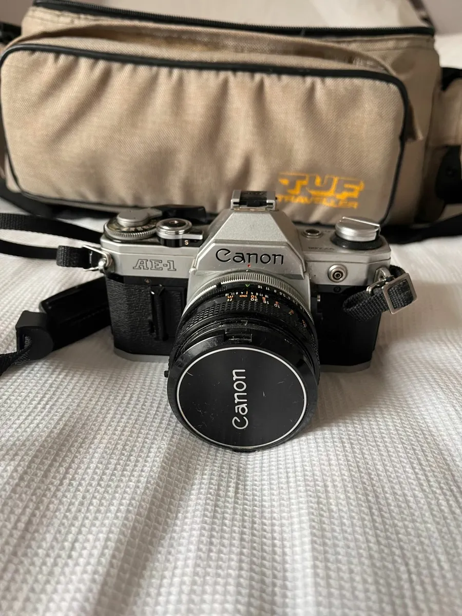 Canon AE1 & Accessories - Image 4