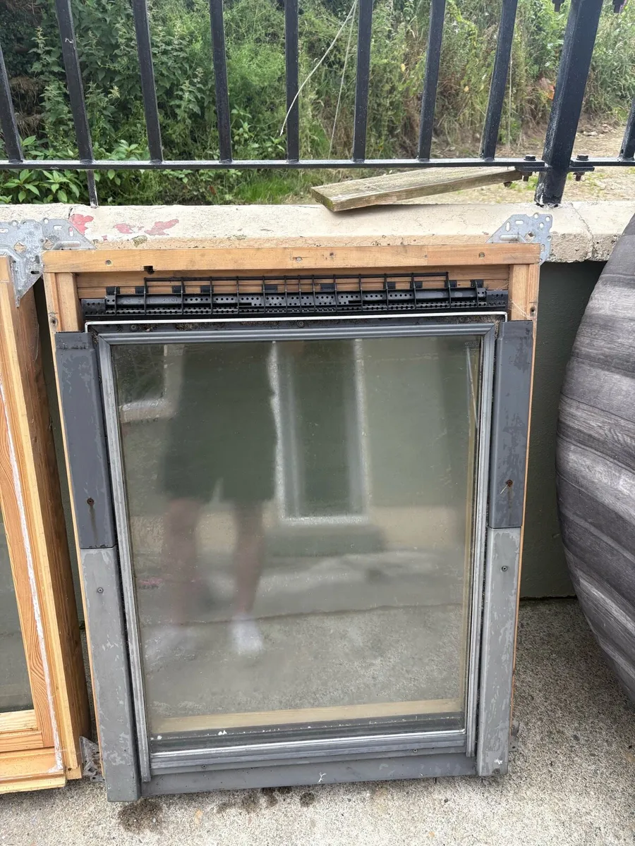 2 Velux roof windows GGL M04 - great condition - Image 3
