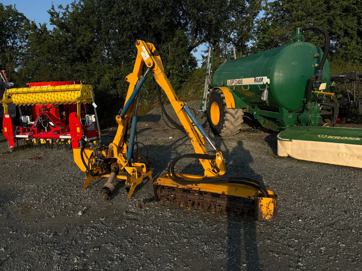 Bomford B467 Hedge Cutter - €6,000 - No VAT - Image 1