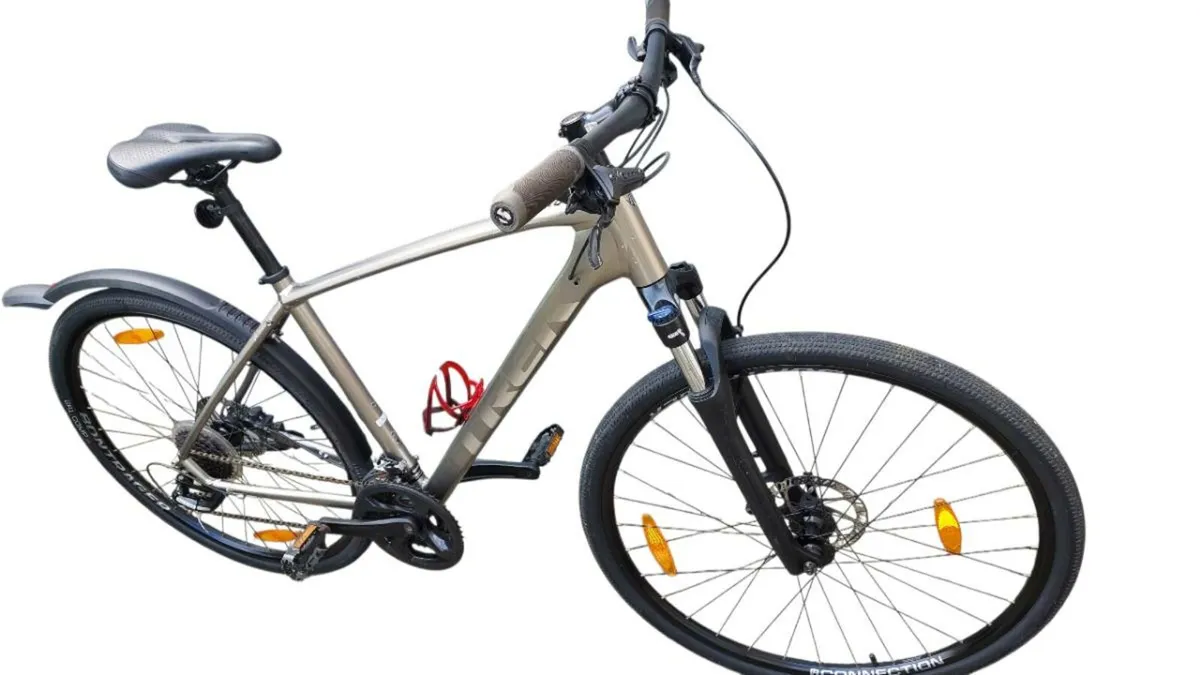 Trek Duel Sport 2 Hybrid Bike with Hydraulic Disc - Image 3