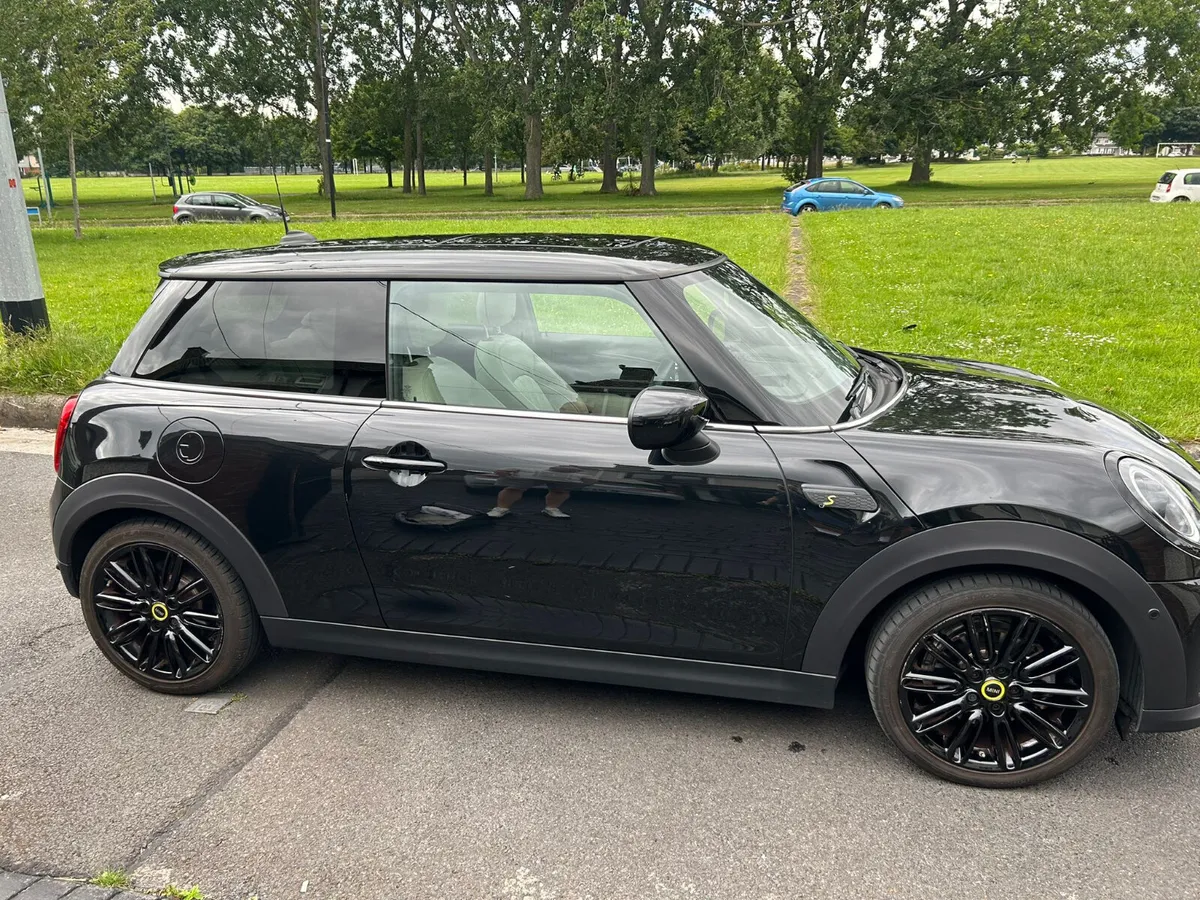 Stunning Mini Electric 2022 LEVAL 3 Automatic - Image 3