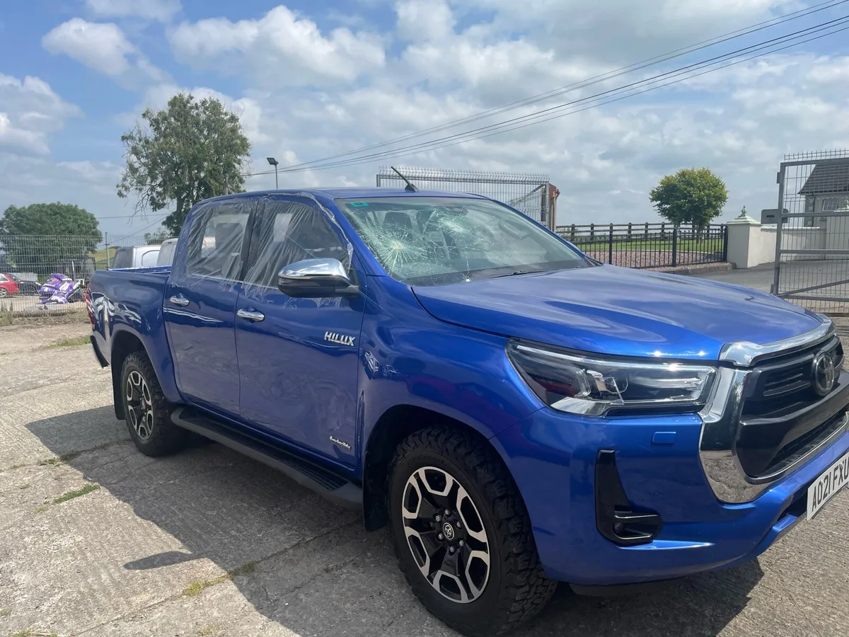 2021 TOYOTA HILUX INVINCIBLE - Image 2