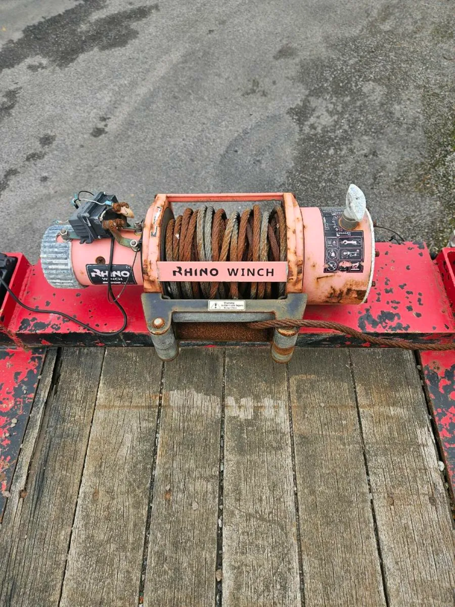 2011 low loader 3 axle - Image 3
