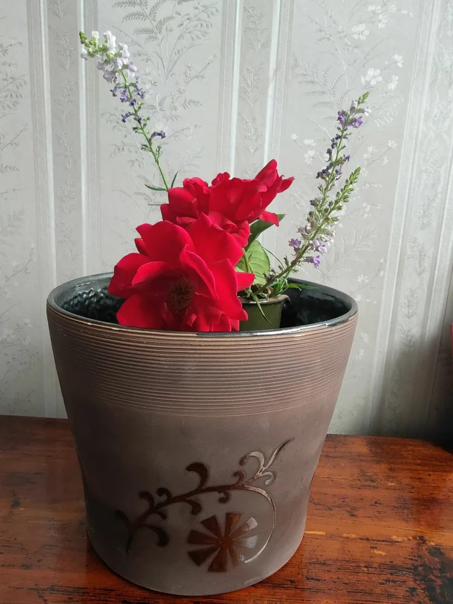 Purplegrey 20cm CeramicEmbossed Design Planter Pot - Image 1