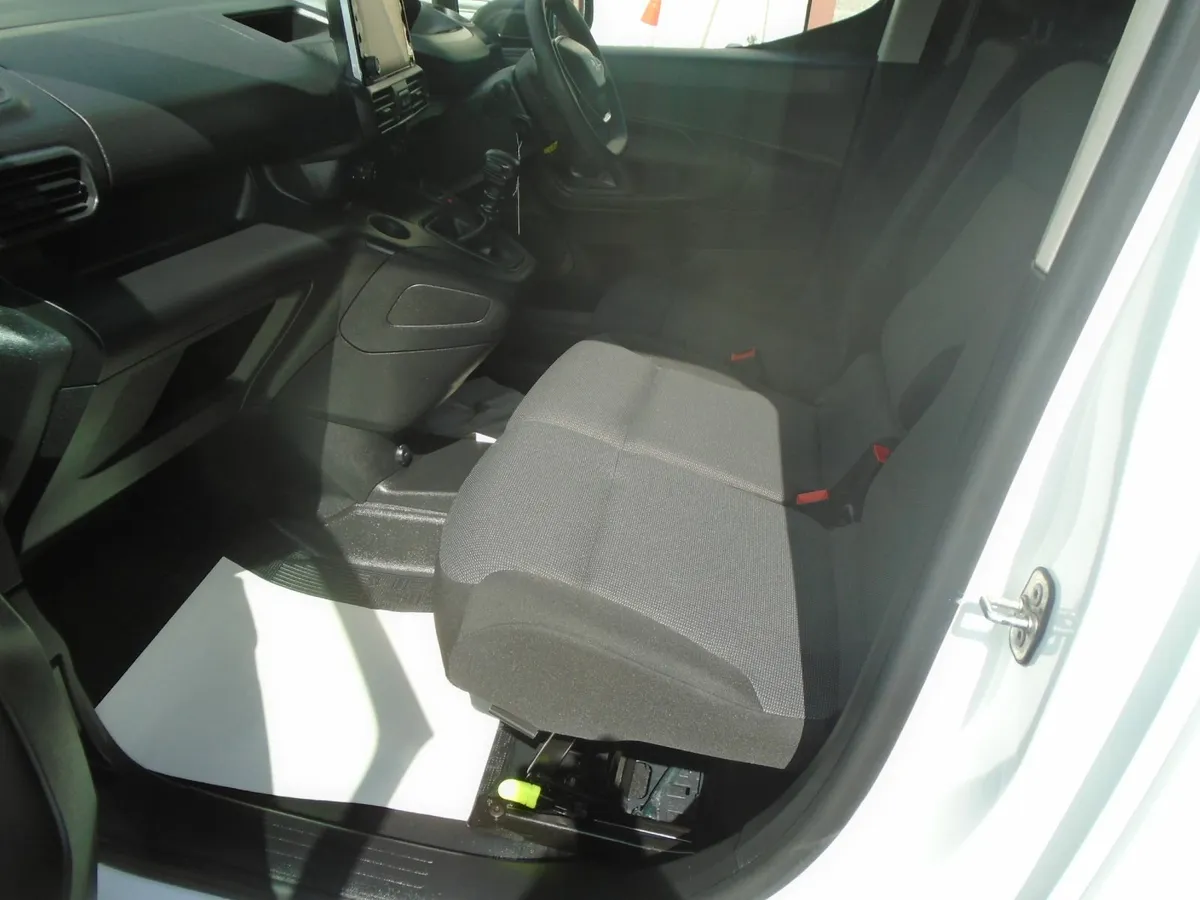 2022 Peugeot Partner PROFESSIONAL 100HP - Image 4