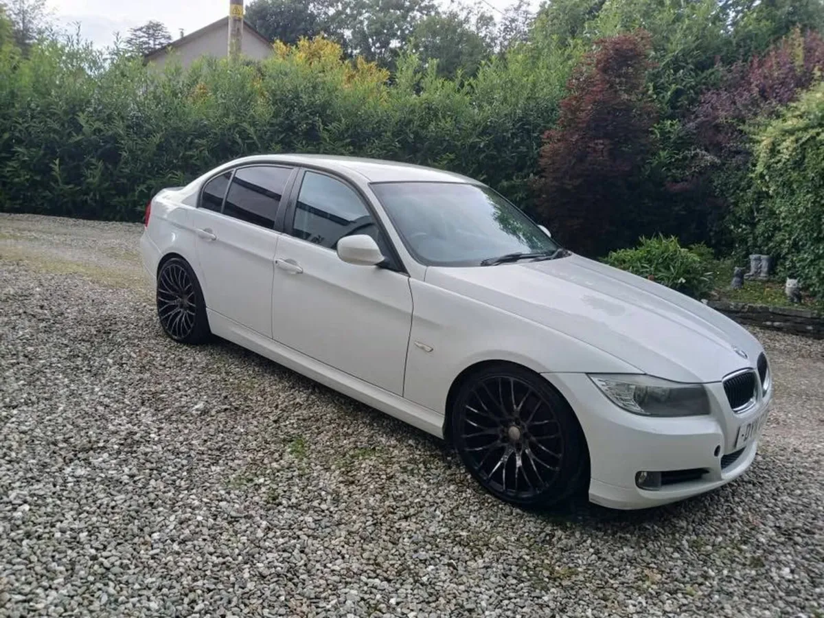 BMW 3-Series 2011 - Image 1