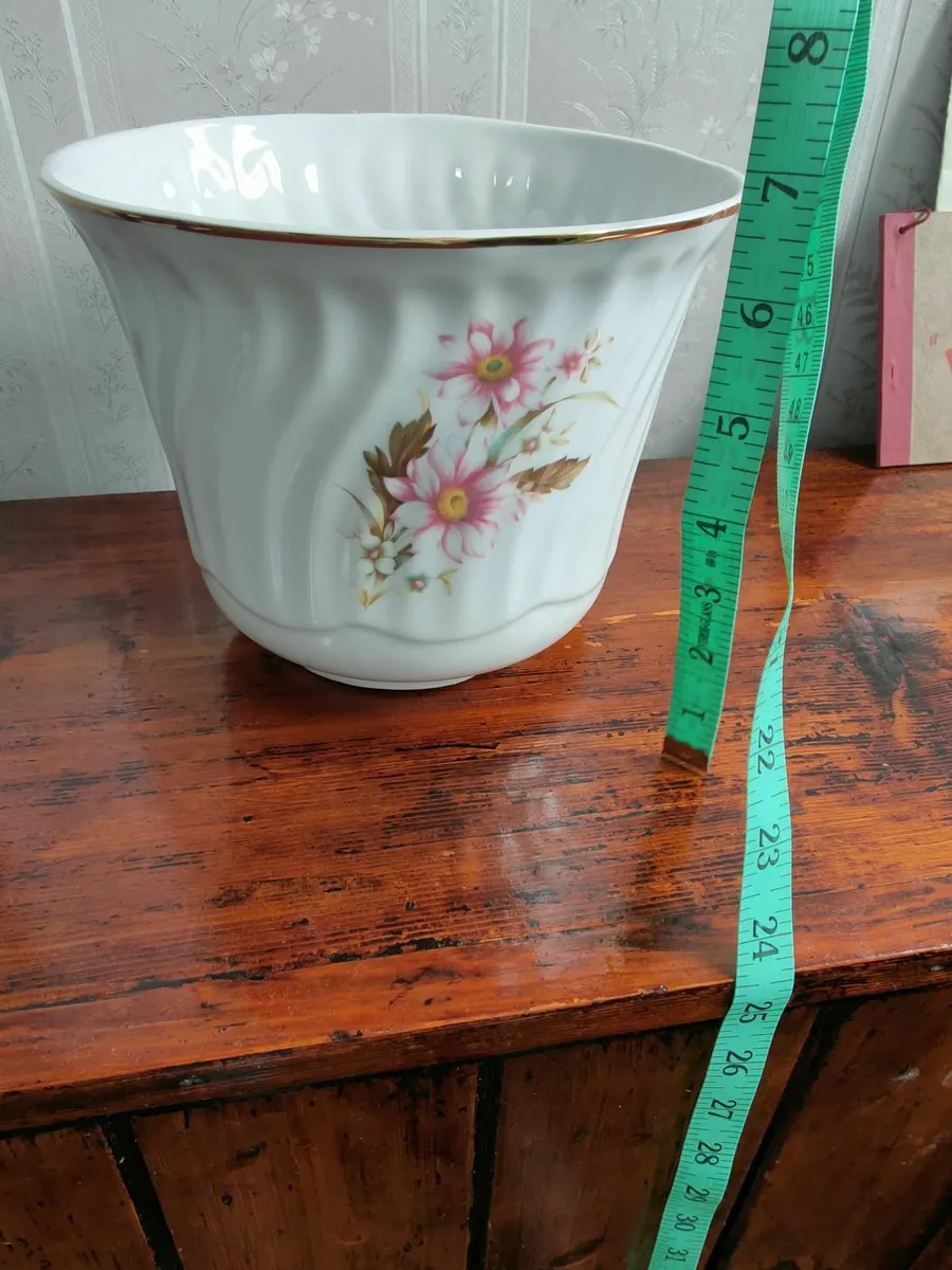 Alba Julia Romania Retro 80s porcelain planter pot - Image 4