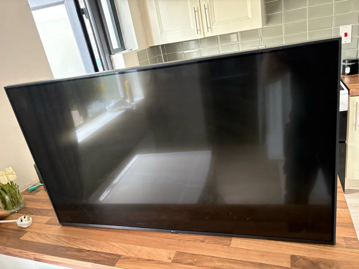 LG Smart Tv (Broken Screen) - Image 1