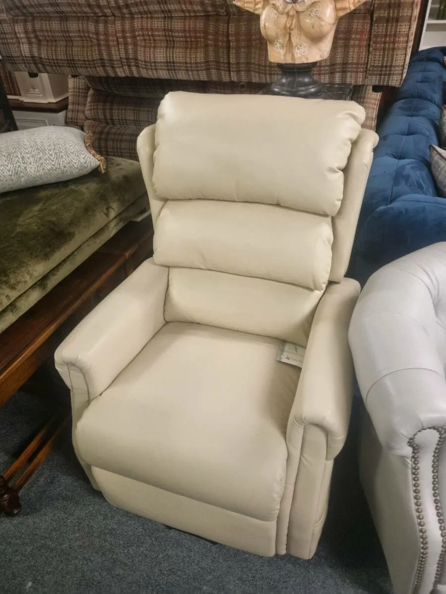 Lift and rise recliner chair