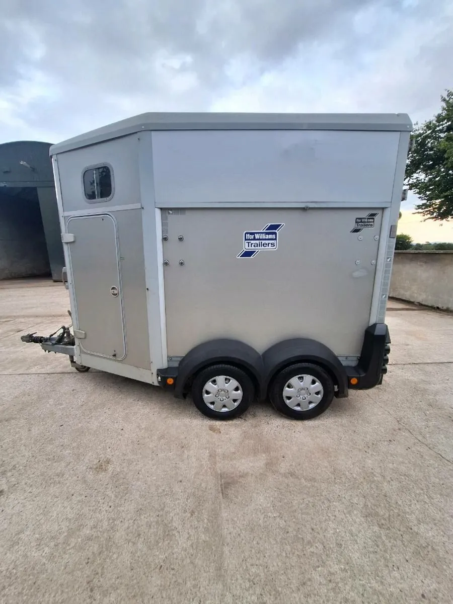 Horsebox for sale - Image 1