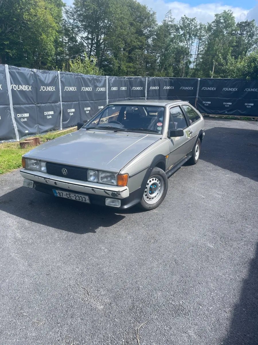 Vintage car - Image 1