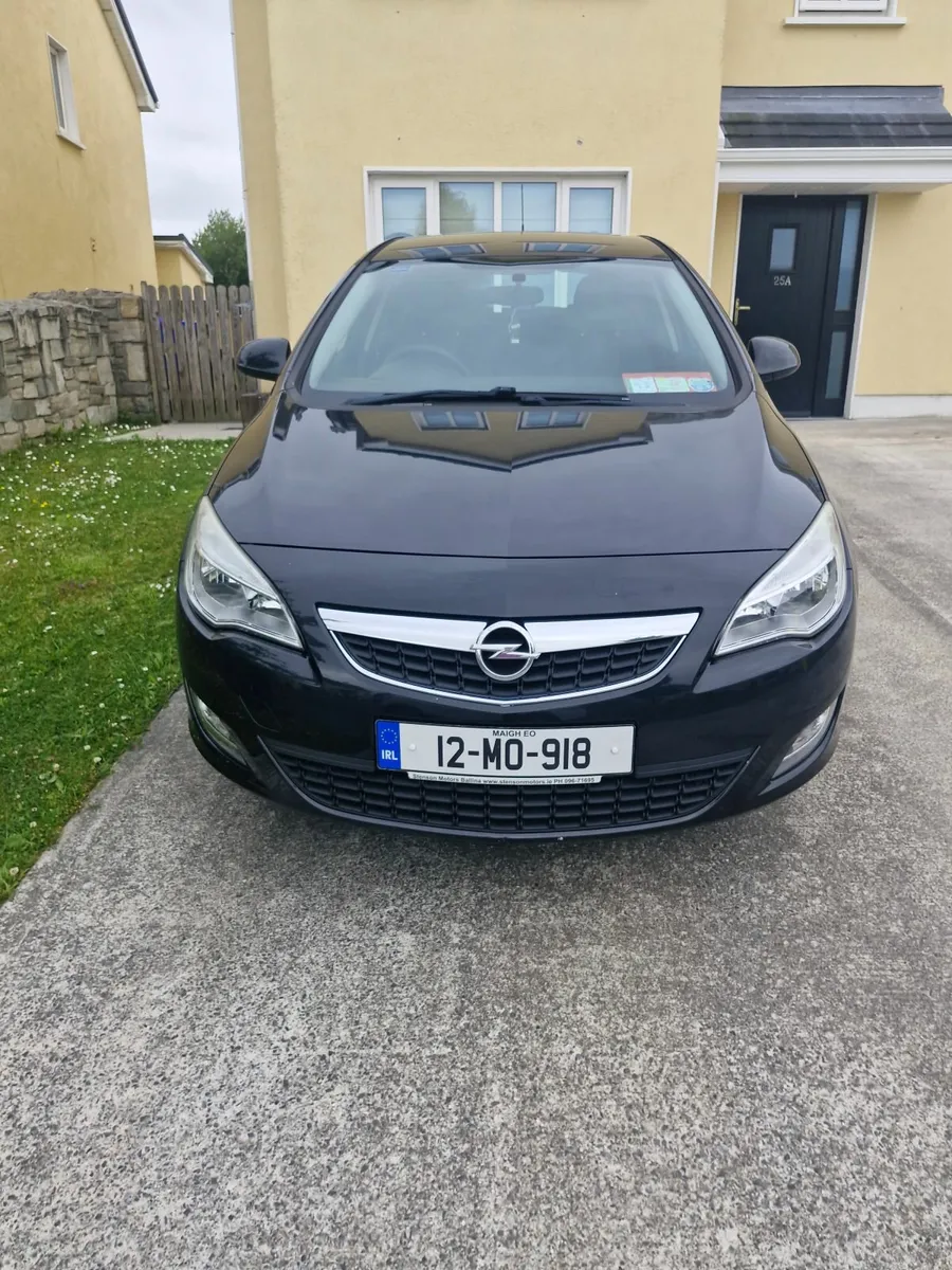 Opel Astra 2012 - Image 1