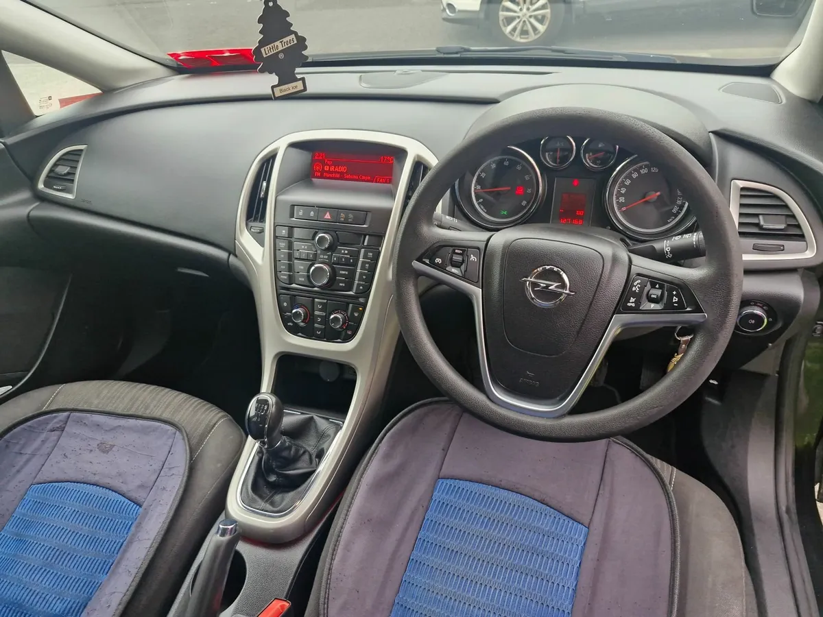 Opel Astra 2012 - Image 3