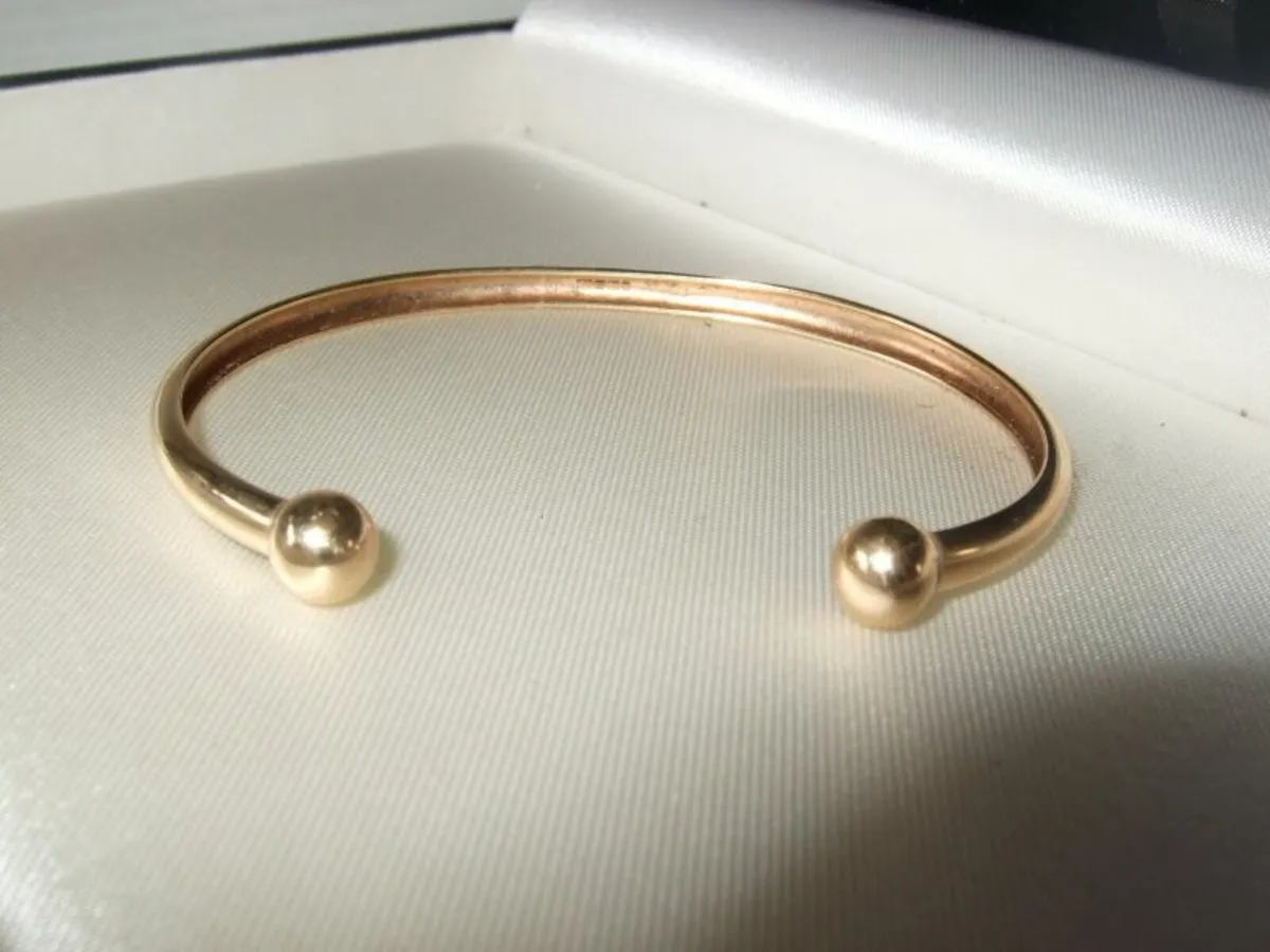 Vintage Hallmarked 9k Gold Torque Bangle - Image 2