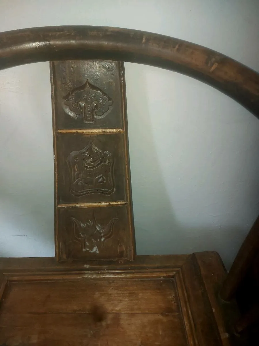 Antique Chinese horseshoe back chair - Image 2
