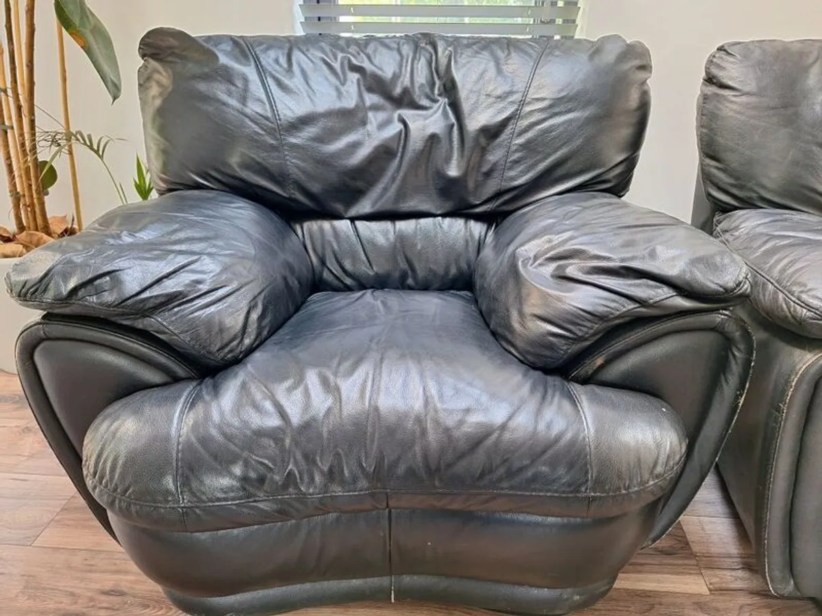 Italian Black Leather couches 3 seater and two armchairs - Image 2