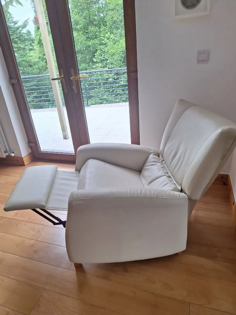 FAMA Cream Recliner Chair - Image 1