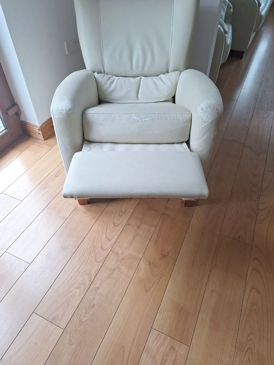 FAMA Cream Recliner Chair - Image 3