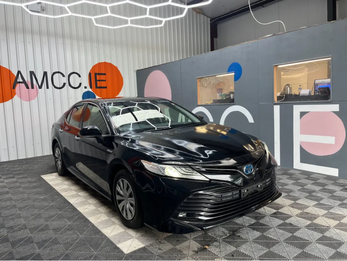 Toyota Camry 2.5 HYBRID / 57k KMs /  REVERSE CAMER - Image 1