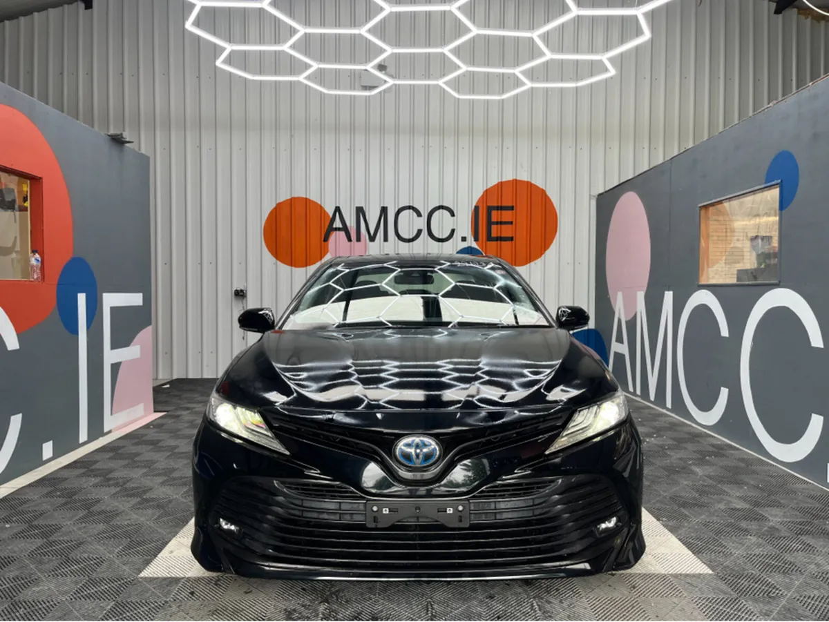 Toyota Camry 2.5 HYBRID / 57k KMs /  REVERSE CAMER - Image 2