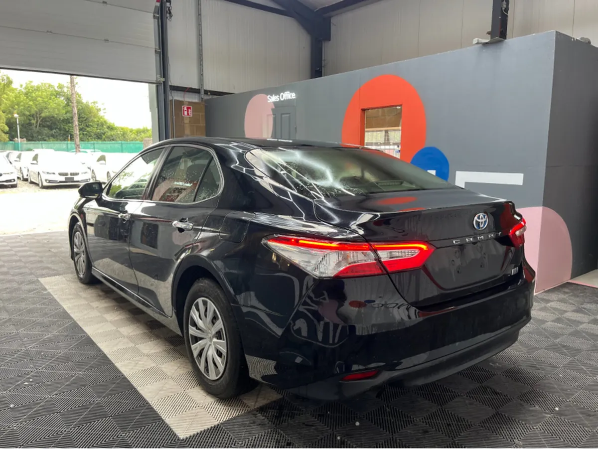 Toyota Camry 2.5 HYBRID / 57k KMs /  REVERSE CAMER - Image 4