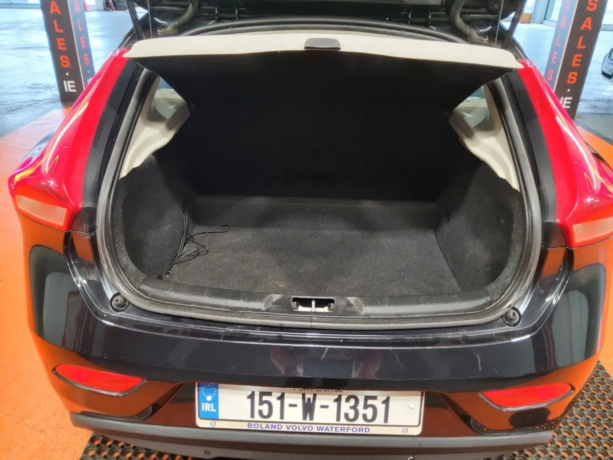 Volvo V40 1.6 D2 (115hp) SE Leather - Image 4