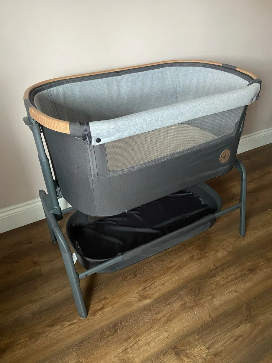 Maxi Cosi Iora Co-Sleeper - Image 1