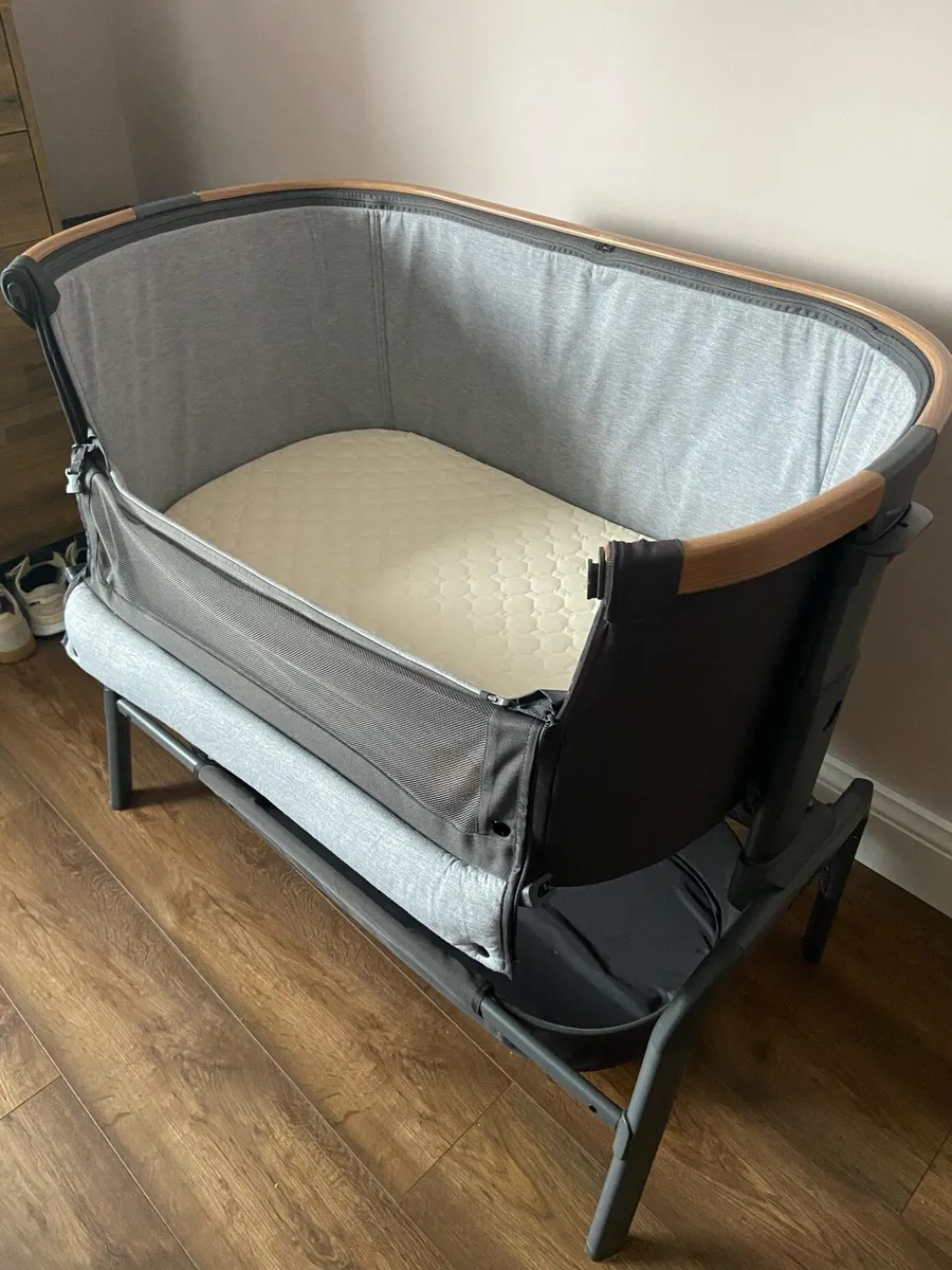 Maxi Cosi Iora Co-Sleeper - Image 2