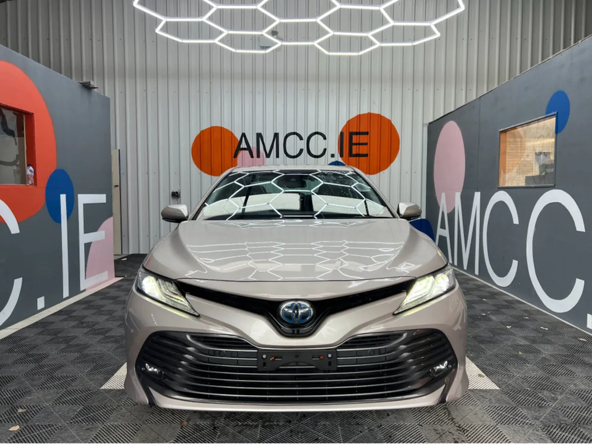 Toyota Camry 2.5 HYBRID / 62k KMs / REVERSE CAMERA - Image 2