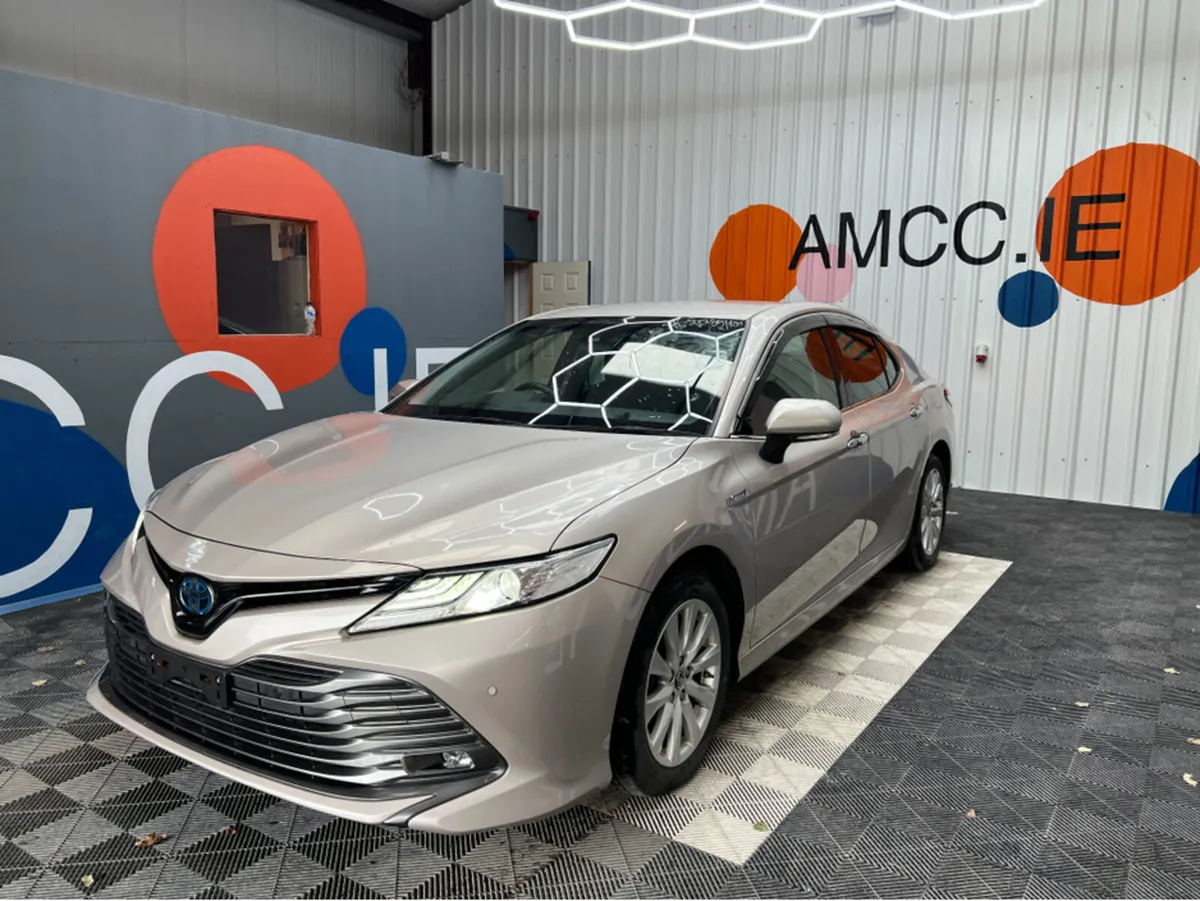 Toyota Camry 2.5 HYBRID / 62k KMs / REVERSE CAMERA - Image 3