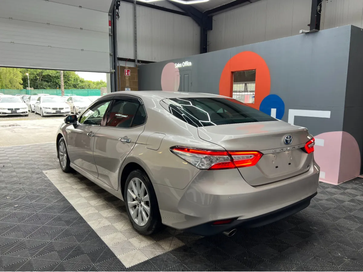 Toyota Camry 2.5 HYBRID / 62k KMs / REVERSE CAMERA - Image 4
