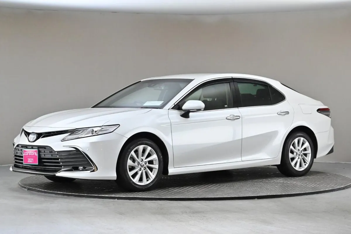 Toyota Camry 2.5 Hybrid  reverse Cam park Sensors - Image 4