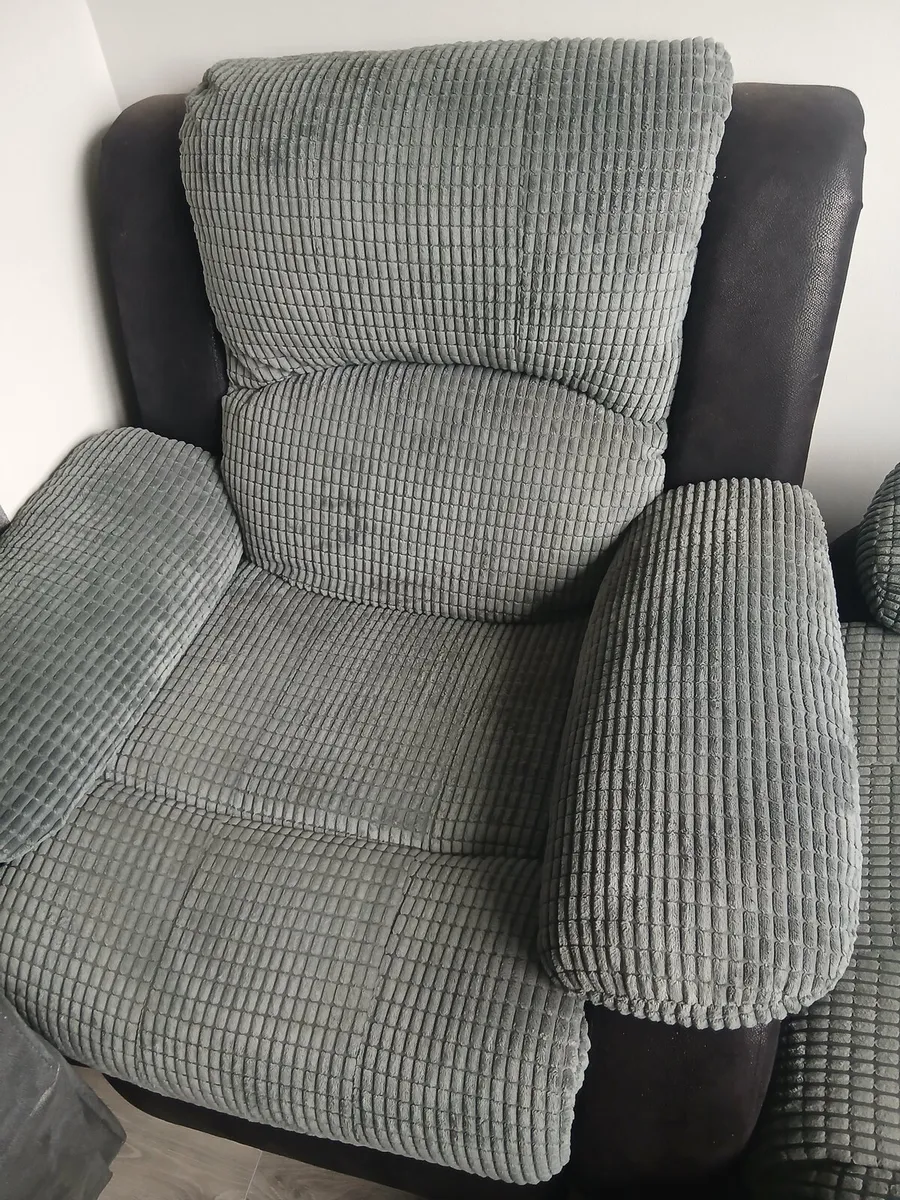 3seater an arm chair - Image 4