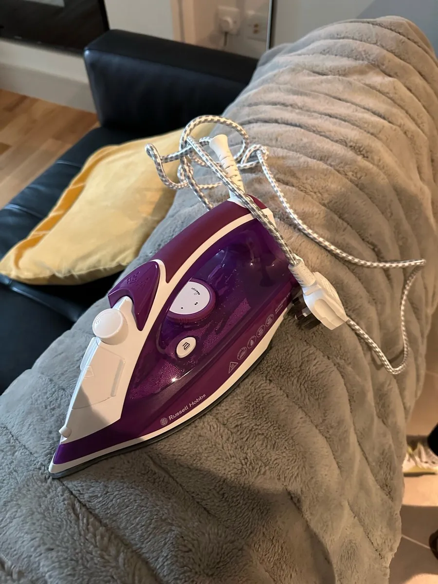Iron and ironing board - Image 1