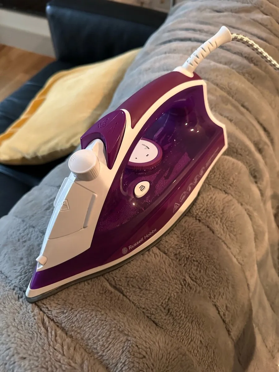 Iron and ironing board - Image 2